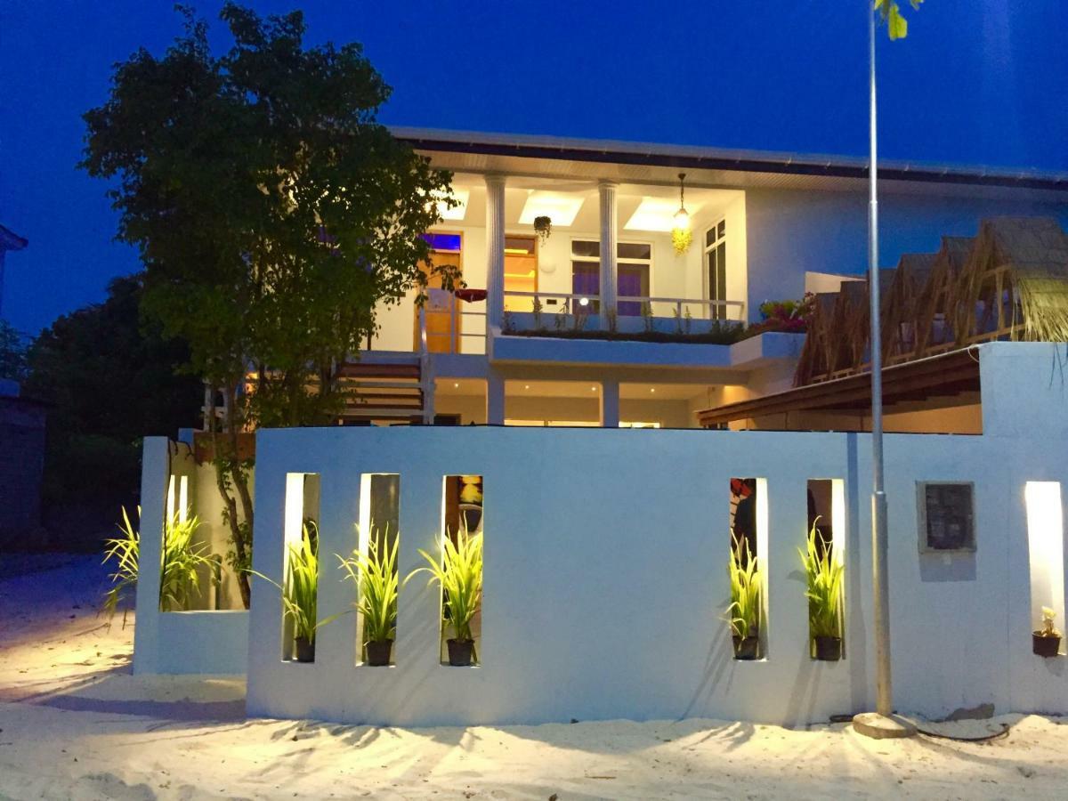 Molar Wave Hotel Himmafushi Exterior photo
